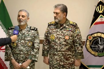 Le chef d’état-major des forces armées de la République islamique d’Iran, le général de division, Abdolrahim Moussavi, (à gauche) a visité la base de défense aérienne du quartier général central Khatam al-Anbiya, ce lundi 15 décembre 2025.